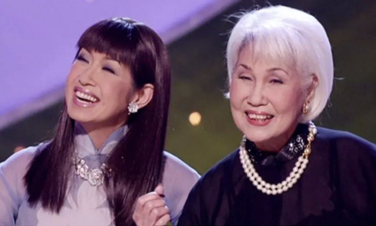 Ý Lan sinh ra trong một gia đình có truyền thống nghệ thuật, mẹ là danh ca Thái Thanh, còn cha là tài tử Lê Quỳnh.