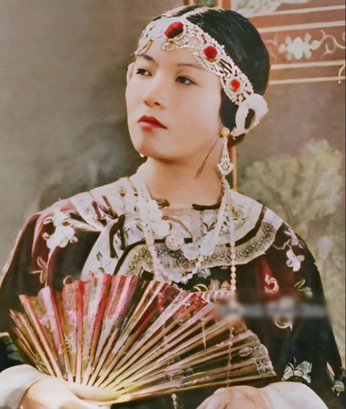 Hóa ra đây là minh tinh điện ảnh đầu tiên của Việt Nam: Nhan sắc kinh diễm tới độ gây sốt cả trời Tây- Ảnh 2. Hóa ra đây là minh tinh điện ảnh đầu tiên của Việt Nam: Nhan sắc kinh diễm tới độ gây sốt cả trời Tây- Ảnh 2.