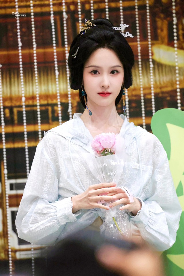 "Tiểu thư" đẹp nhất Trung Quốc 2025 đóng phim cổ trang mới: Visual đúng chuẩn tuyệt sắc giai nhân 12 17485064872661042271131 1748529978155 17485299791921084973283