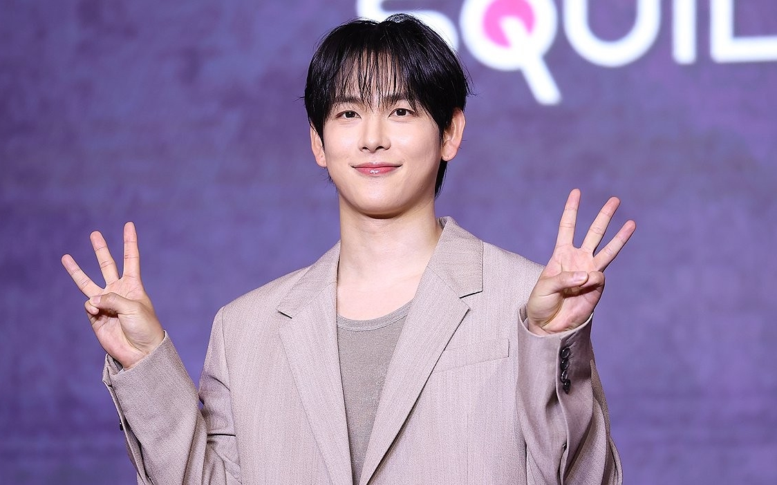 Lạ đời mỹ nam Hàn phải xin lỗi khán giả chỉ vì diễn quá hay: Xem mà máu dồn lên não, xuất sắc nhất 2025?- Ảnh 1. Lạ đời mỹ nam Hàn phải xin lỗi khán giả chỉ vì diễn quá hay: Xem mà máu dồn lên não, xuất sắc nhất 2025?- Ảnh 1.