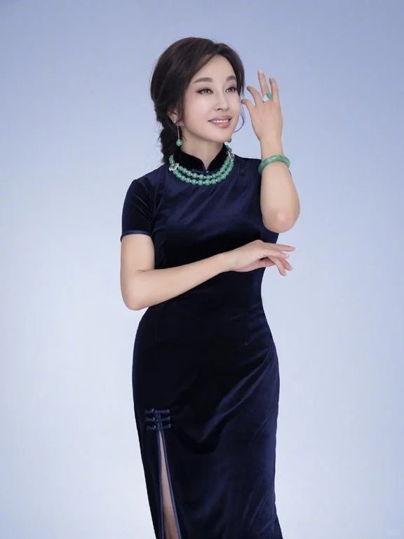 Vì sao Lưu Hiểu Khánh được mệnh danh là “Nữ hoàng phỉ thúy” của showbiz Hoa ngữ?- Ảnh 14.