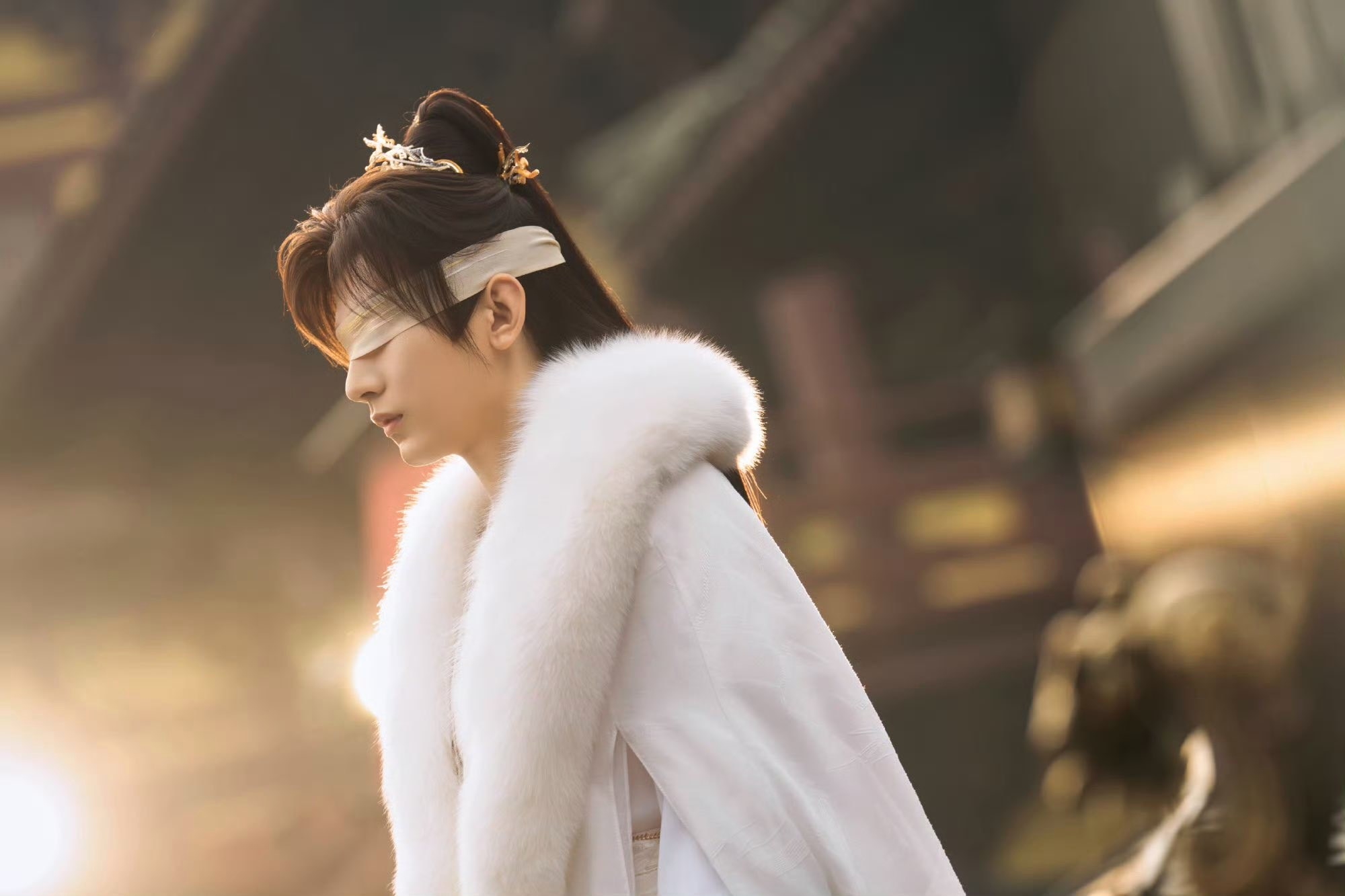 Phim Trung Quốc là cú sốc lớn nhất tháng 10: Chiếu 1 ngày lập tận 2 kỷ lục, ngắm nam chính như dát vàng lên mắt- Ảnh 2.