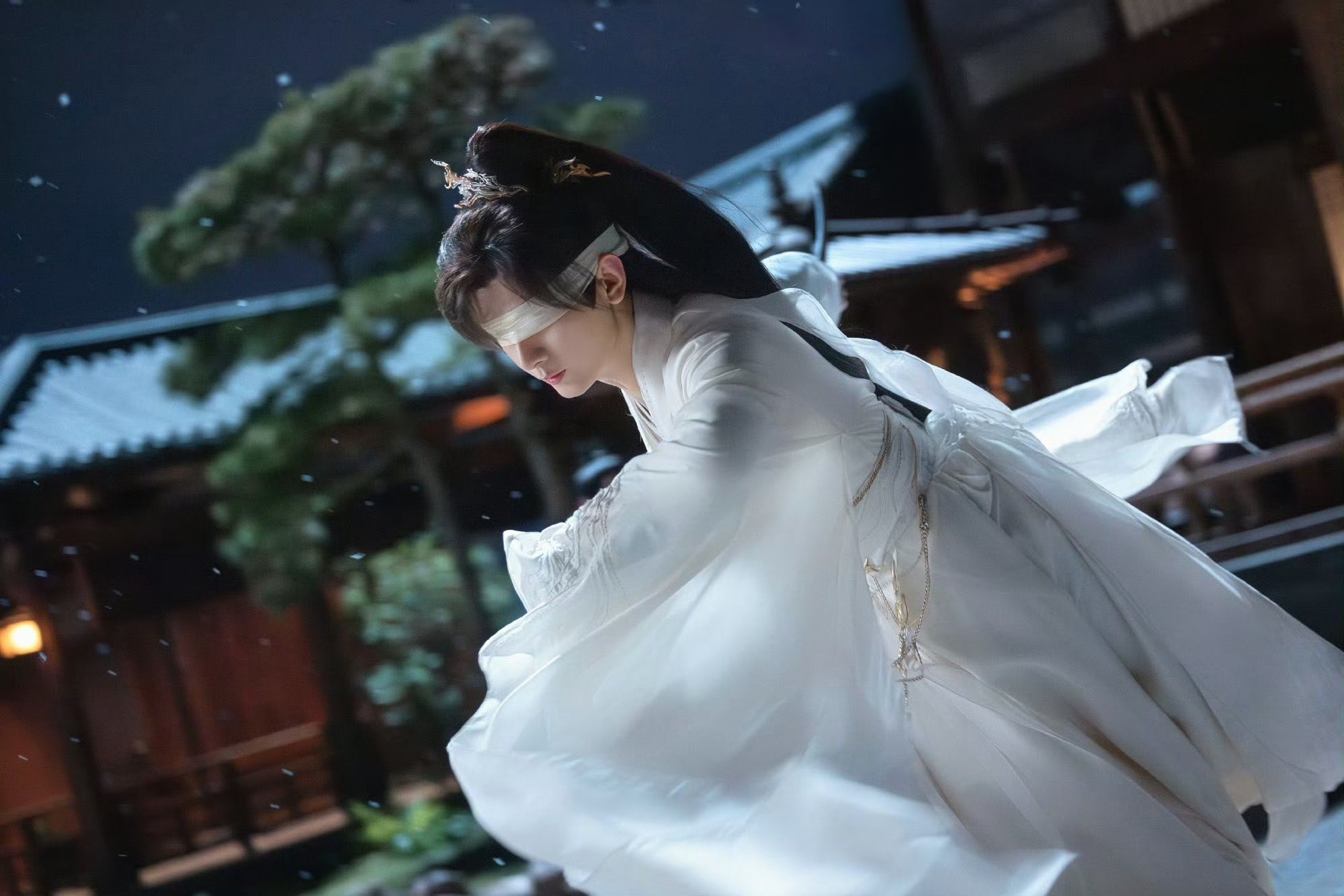 Phim Trung Quốc là cú sốc lớn nhất tháng 10: Chiếu 1 ngày lập tận 2 kỷ lục, ngắm nam chính như dát vàng lên mắt- Ảnh 1.