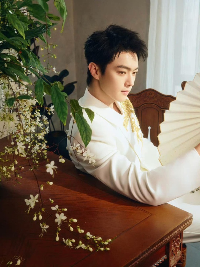 13-17383808136912088750401-1738382419747-1738382420000955269721 "Bạch mã hoàng tử" Hoa ngữ đẹp mê mẩn mùa Tết 2025, nhan sắc hoàn mỹ như tổng tài xé truyện bước ra 13 17383808136912088750401 1738382419747 1738382420000955269721