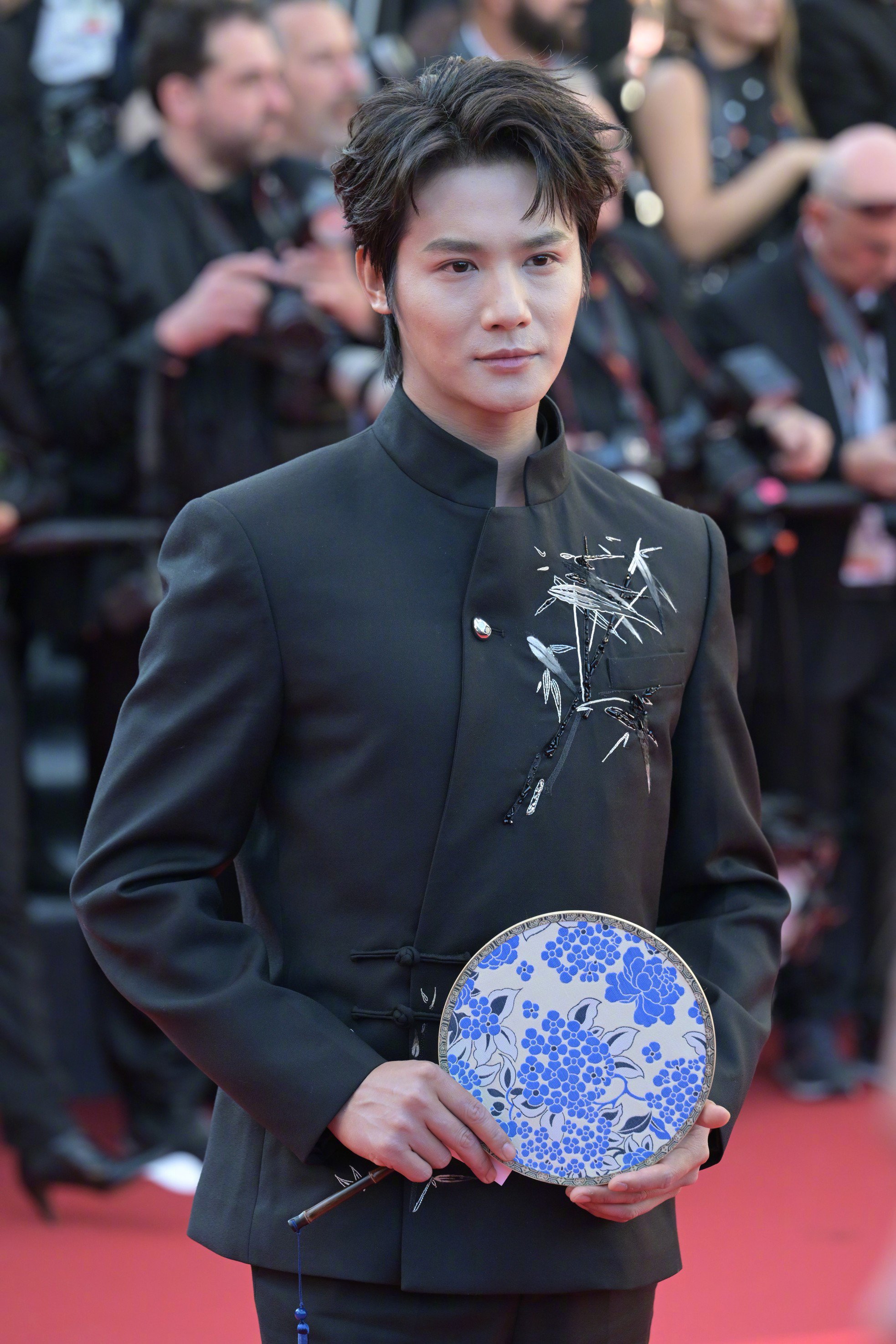 Chân Tử Đan dẫn vợ hoa hậu lên thảm đỏ Cannes, tỷ phú Amazon bị mạo danh - 14