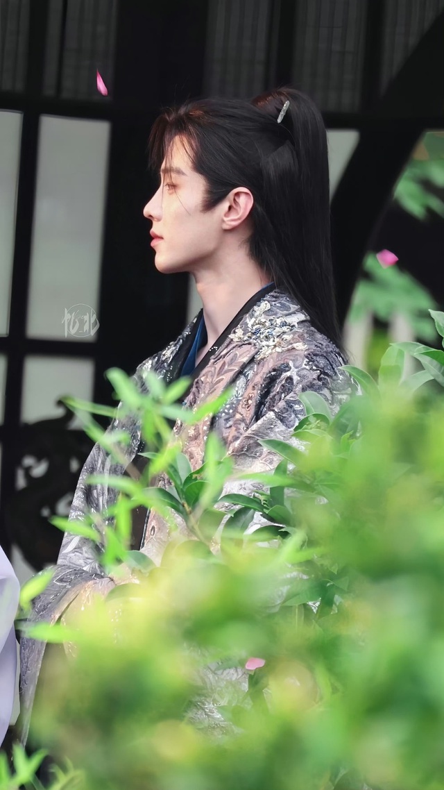 Thái tử đẹp vô địch Trung Quốc hiện tại: Nhan sắc khuynh đảo chúng sinh, cao sang quyền quý từ cốt cách- Ảnh 10.