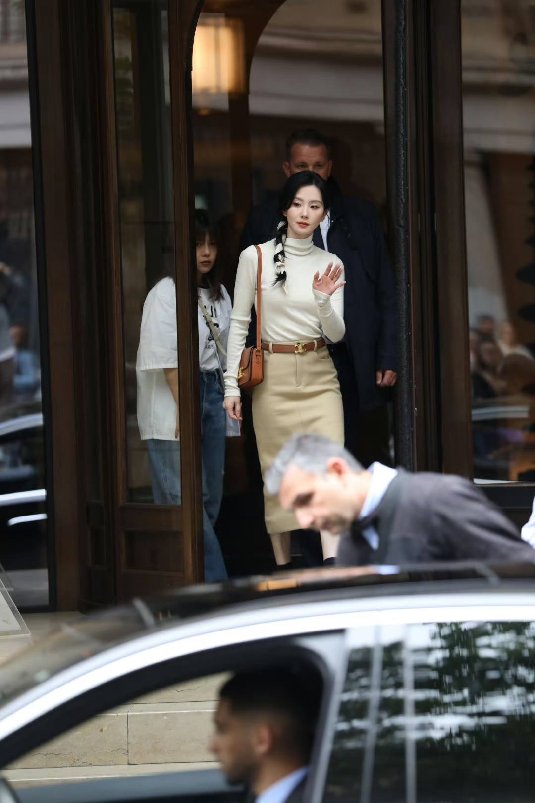 Nhan sắc của mỹ nhân hạng A này lạ lắm: Lên phim lờ đờ như 3 ngày không ngủ, ngoài đời