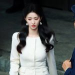 Trung Quốc hiện tại không ai mặc đẹp hơn mỹ nhân này: Visual như báu vật trần gian, siêu mẫu cũng phải gọi bằng điện thoại 13 1754239842221 1754239842413186848009 0 0 881 1682 crop 17542398856702060012320jpg