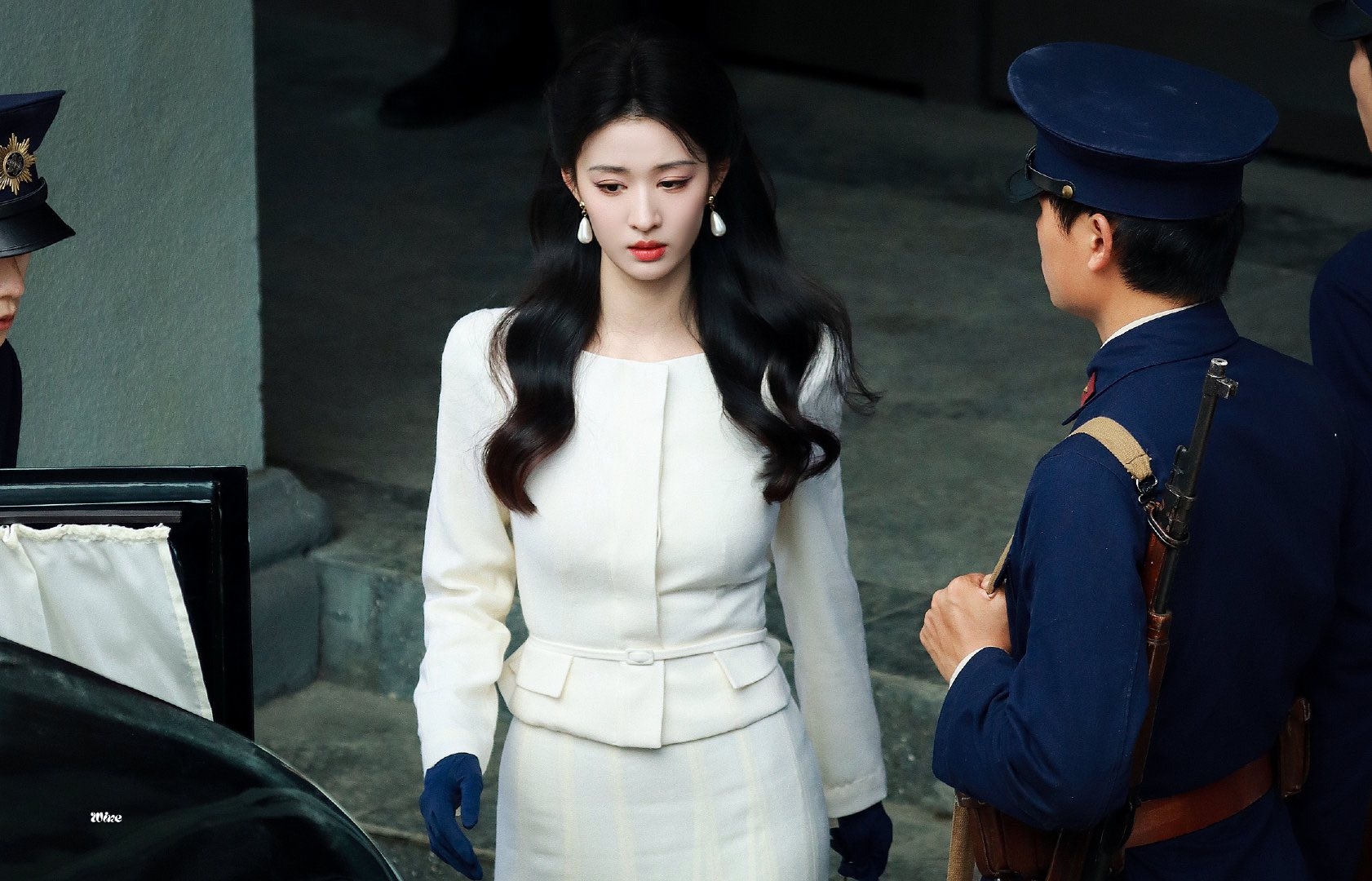 Trung Quốc hiện tại không ai mặc đẹp hơn mỹ nhân này: Visual như báu vật trần gian, siêu mẫu cũng phải gọi bằng điện thoại- Ảnh 16.