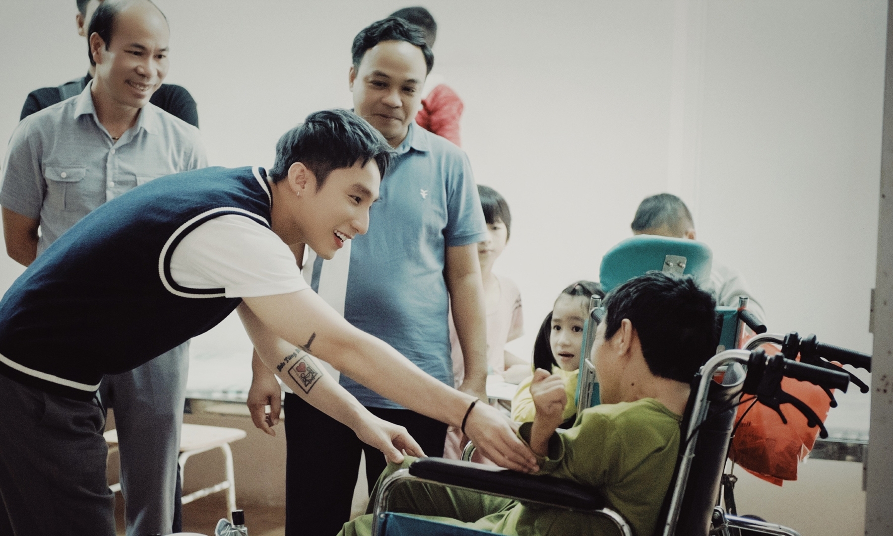 Số tiền làm từ thiện của Sơn Tùng: Không chỉ 1,6 tỷ đồng- Ảnh 6. Số tiền làm từ thiện của Sơn Tùng: Không chỉ 1,6 tỷ đồng- Ảnh 6.