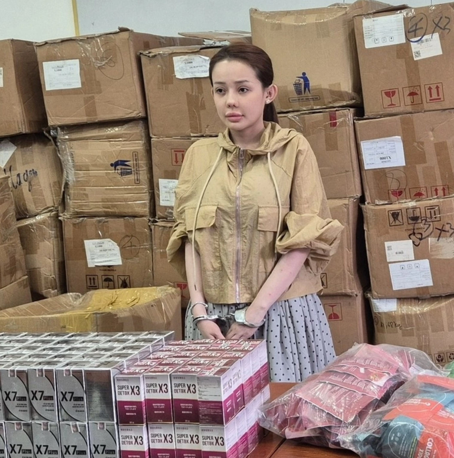 Ngân 98 và những cú lộ mặt mộc gây sốc tâm lý- Ảnh 2.