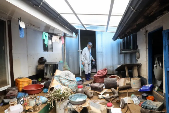 Hàn Quốc trải qua trận mưa lịch sử, gần 3.000 người không thể quay trở về nhà- Ảnh 6. Hàn Quốc trải qua trận mưa lịch sử, gần 3.000 người không thể quay trở về nhà- Ảnh 6.