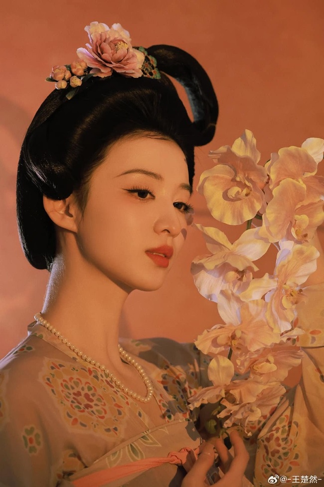 Mỹ nhân cổ trang đẹp nhất Tết Nguyên đán 2025: Nhan sắc phong thần hơn cả tranh vẽ- Ảnh 2. Mỹ nhân cổ trang đẹp nhất Tết Nguyên đán 2025: Nhan sắc phong thần hơn cả tranh vẽ- Ảnh 2.