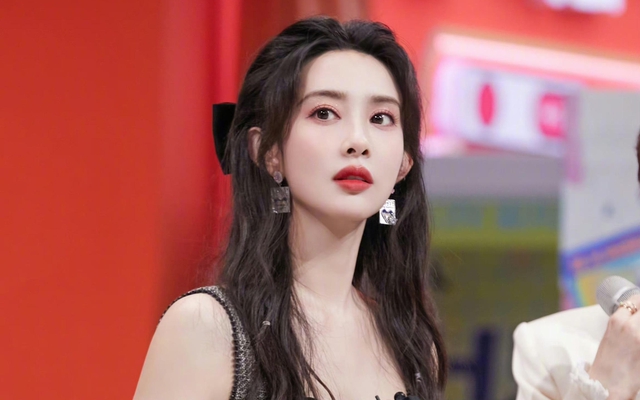 Mỹ nhân ảo tưởng visual nhất Trung Quốc: Tự nhận mình quá đẹp cũng là cái tội, netizen cười vỡ bụng “nói EQ thấp lại tự ái”- Ảnh 1. Mỹ nhân ảo tưởng visual nhất Trung Quốc: Tự nhận mình quá đẹp cũng là cái tội, netizen cười vỡ bụng “nói EQ thấp lại tự ái”- Ảnh 1.