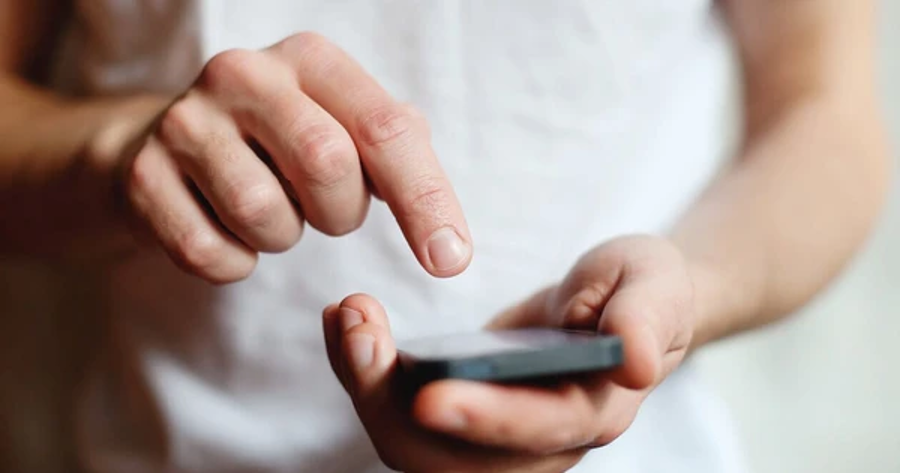 Được cảnh sát cảnh báo lừa đảo, người phụ nữ khẳng định “Tôi chấp nhận bị lừa”: Hôm sau tài khoản bị trừ 1 tỷ đồng- Ảnh 2.