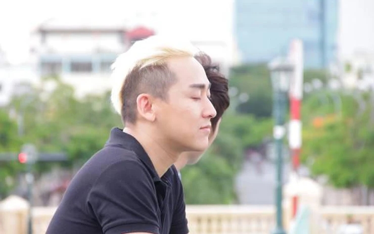 Việt Nam hiếm ai 12 tuổi đã ra dáng tài tử điện ảnh như cậu bé này, visual đỉnh đến mức filter cũng cảm thấy vô dụng- Ảnh 4.