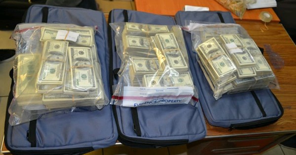 Phát hiện 151 tỷ đồng trong 8 chiếc vali ở sân bay 140115194836 panama airport money 144421 1763626048696 1763626049201706610821 20 0 520 800 crop 17636260807611212480414jpg