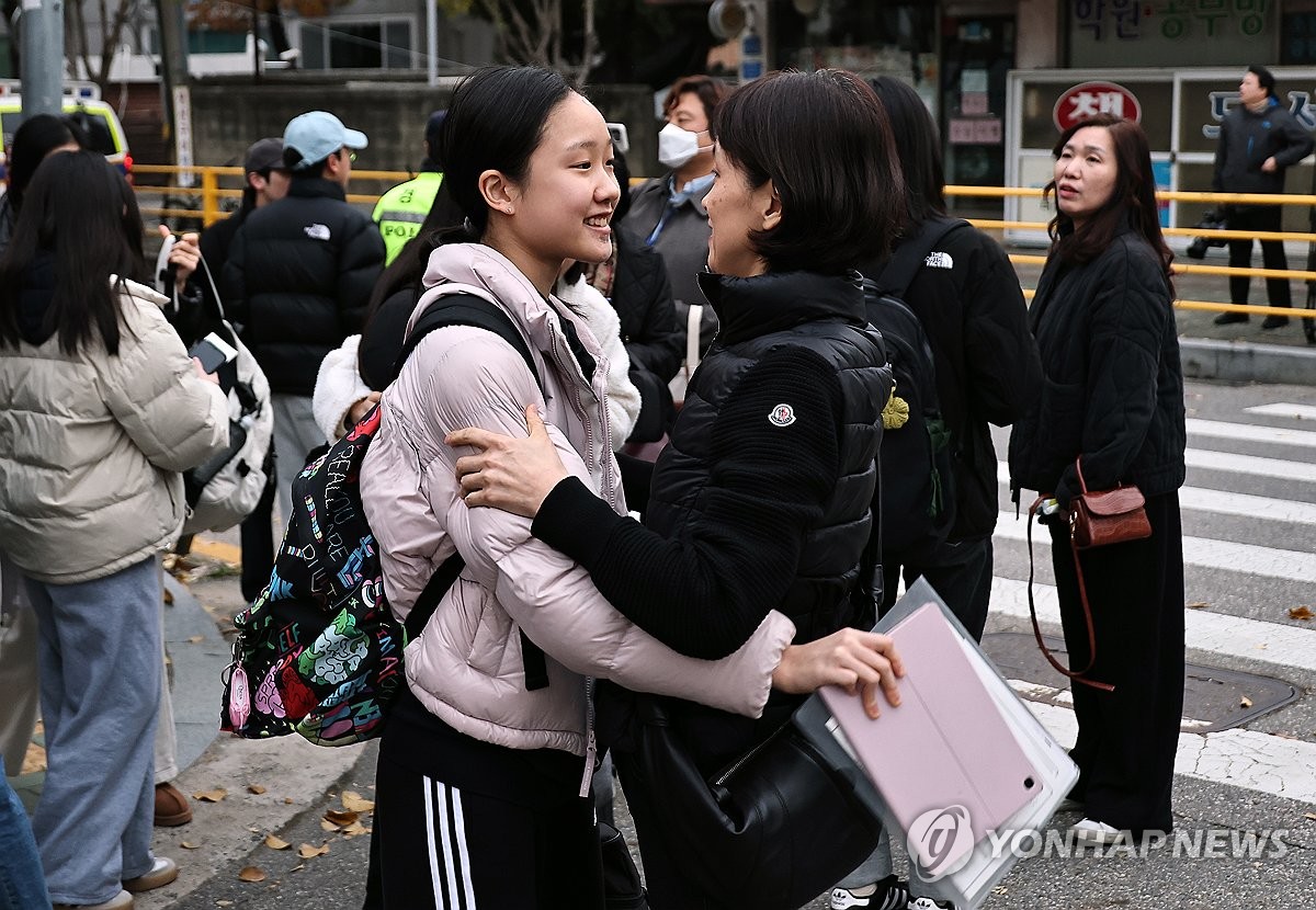 Hàn Quốc cấm các chuyến bay để kiểm soát tiếng ồn trong kỳ thi tuyển sinh đại học- Ảnh 3.