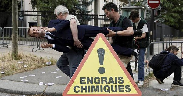 Tượng Tổng thống Pháp bị đánh cắp 1446287 08205396 1748919546435 17489195466402142125277 0 0 450 720 crop 1748919567377203066231jpg