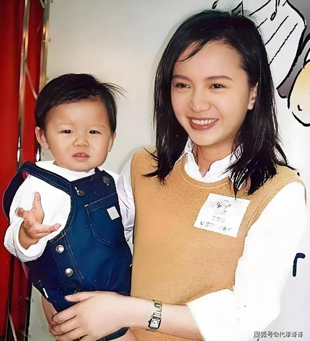 "Ngọc nữ vạn người mê" rời bỏ showbiz, chọn công việc hành chính vì con trai nhận cái kết nức lòng 14adc05b011040389ccc4c7c319ce9aa 155642 1745939041778 1745939042074555077795