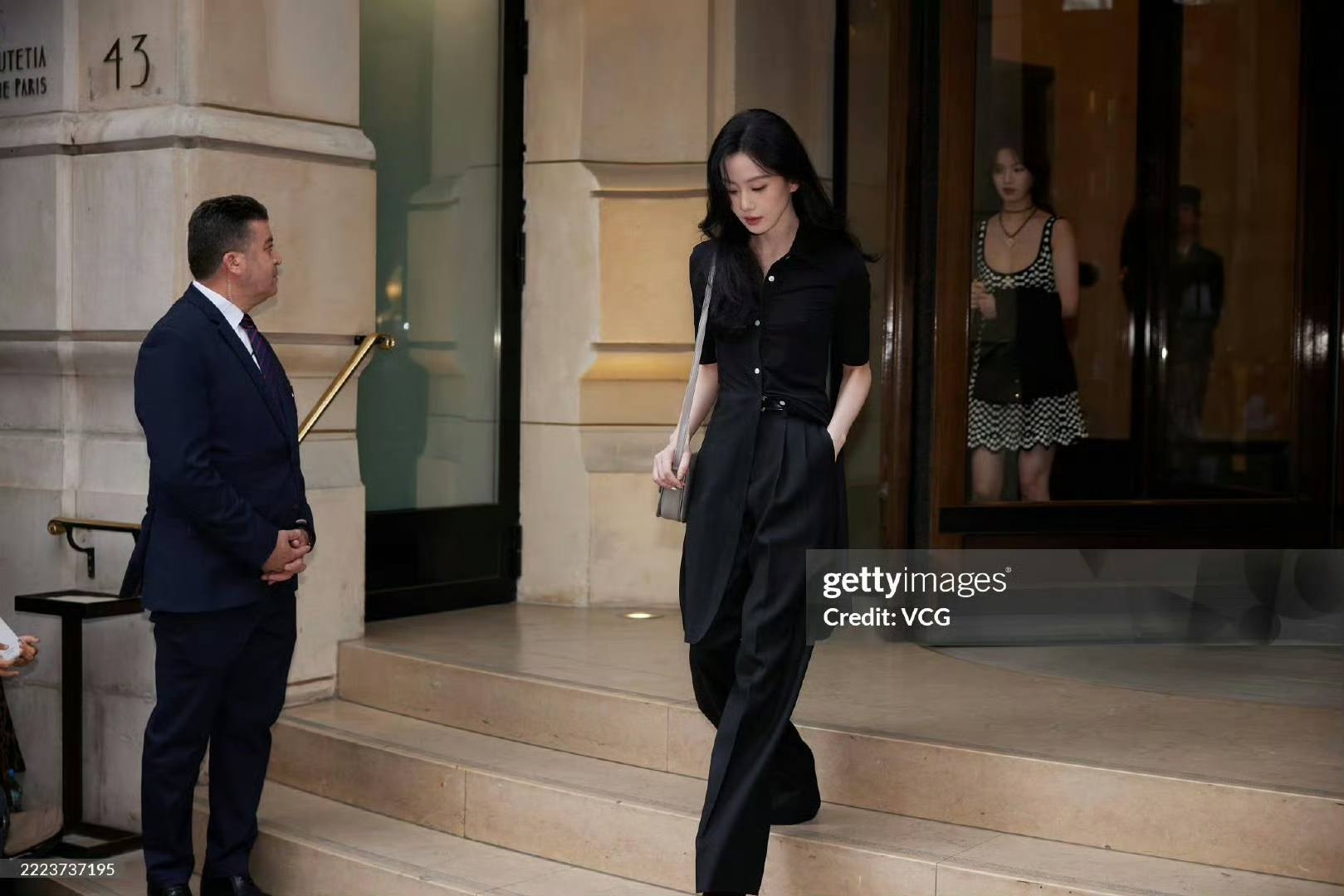 Nhan sắc của mỹ nhân hạng A này lạ lắm: Lên phim lờ đờ như 3 ngày không ngủ, ngoài đời