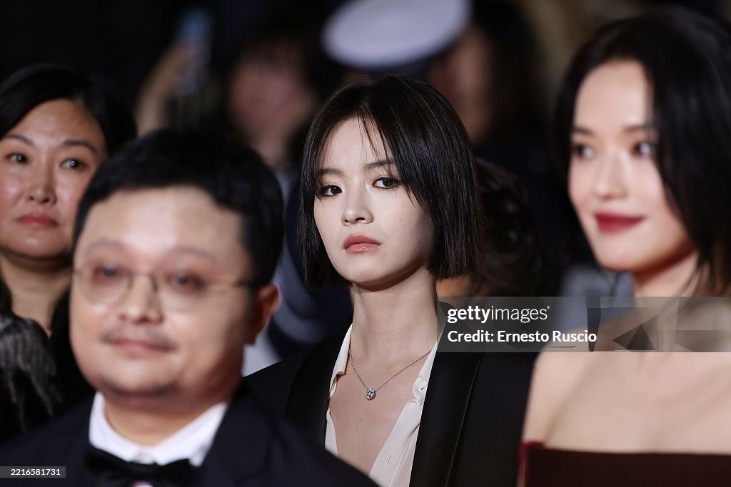 Thư Kỳ đẹp không góc chết, thách thức cả ống kính hung thần ở Cannes- Ảnh 10.