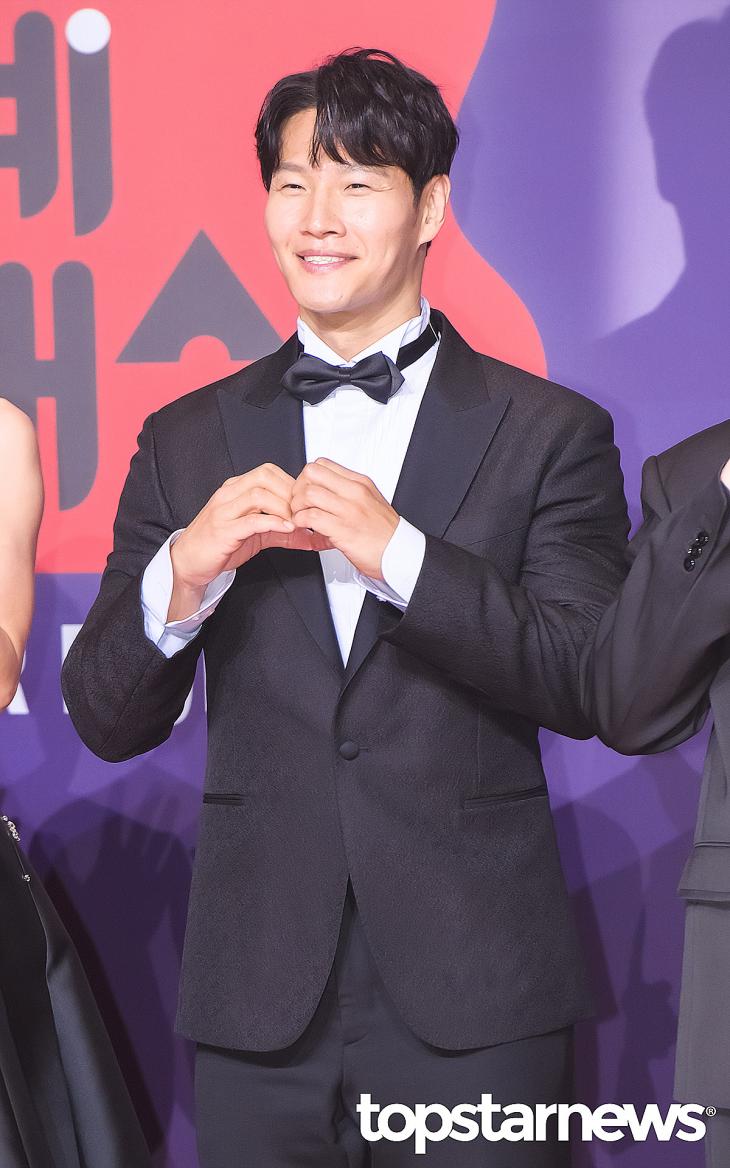 Kim Jong Kook cưới gấp, chặn mọi hình ảnh vì cô dâu