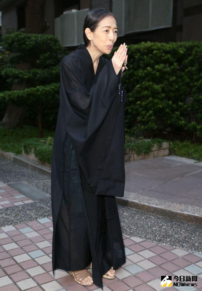 "Nữ hoàng thượng lưu" thị phi nhất nhì showbiz: Kết hôn lúc 19 tuổi vì bị cưỡng ép, trải qua 5 cuộc hôn nhân cuối cùng kết thúc trong cay đắng 1593675118730 19e2ea8dff724f3fb2 17538645106555723661 1754011568461 17540115687702061103377