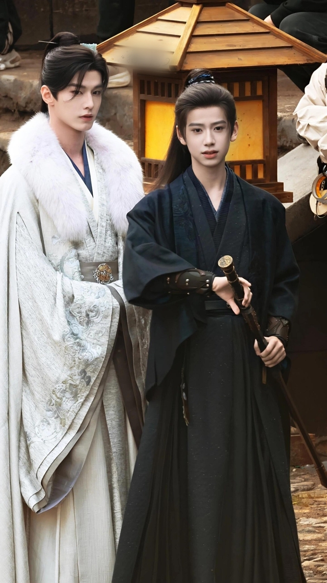 Thái tử đẹp vô địch Trung Quốc hiện tại: Nhan sắc khuynh đảo chúng sinh, cao sang quyền quý từ cốt cách- Ảnh 13.