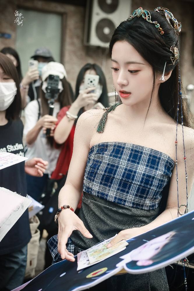 Sốc visual công chúa đẹp nhất Trung Quốc: Dung mạo nghiêng nước nghiêng thành, trắng phát sáng 9 người ngắm 10 người ưng- Ảnh 2.