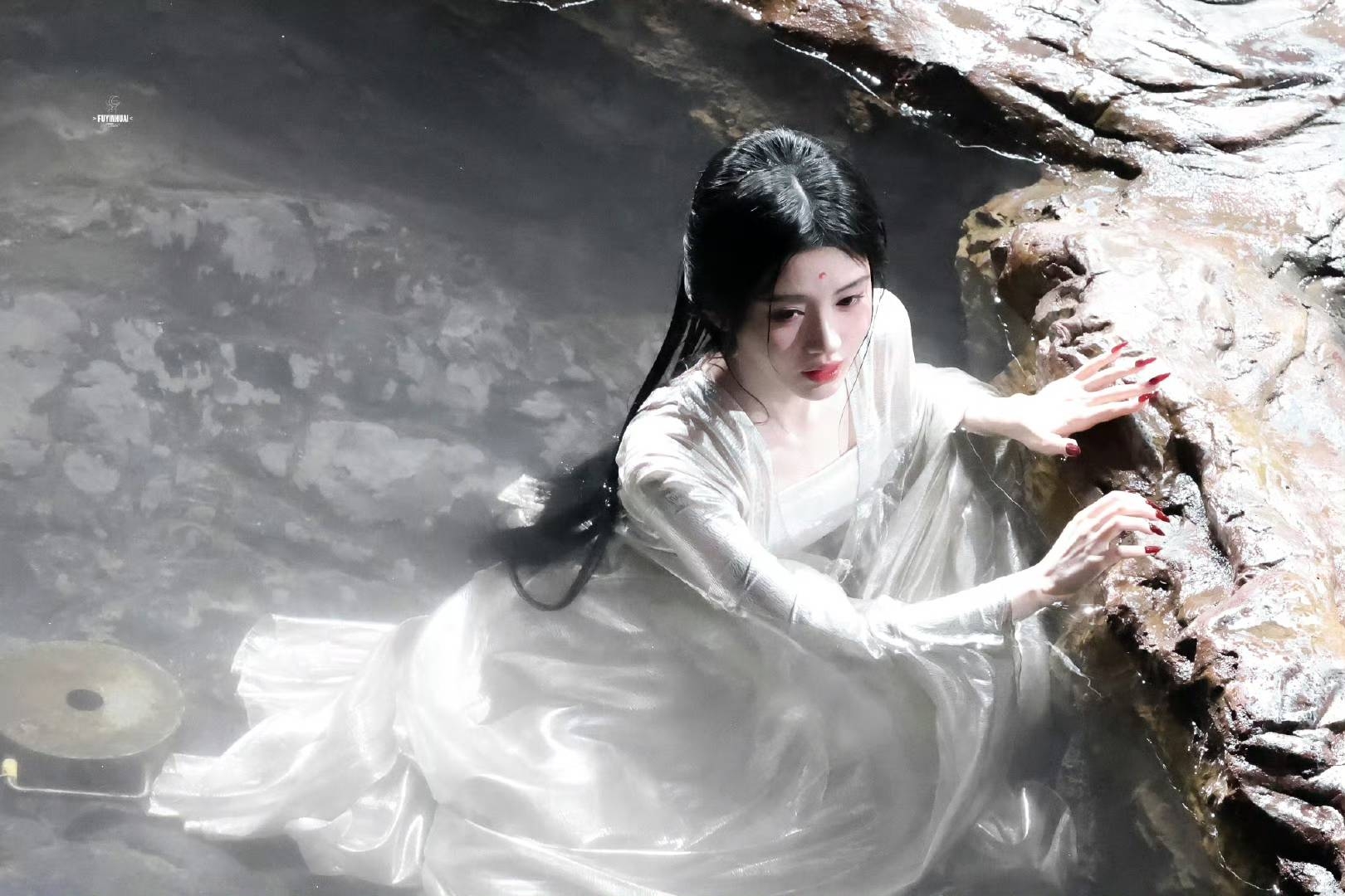 10 mỹ nhân bạch y đẹp nhất Trung Quốc: Lưu Diệc Phi chỉ xếp thứ 2, hạng 1 đúng chuẩn phong hoa tuyệt đại- Ảnh 8. 10 mỹ nhân bạch y đẹp nhất Trung Quốc: Lưu Diệc Phi chỉ xếp thứ 2, hạng 1 đúng chuẩn phong hoa tuyệt đại- Ảnh 8.