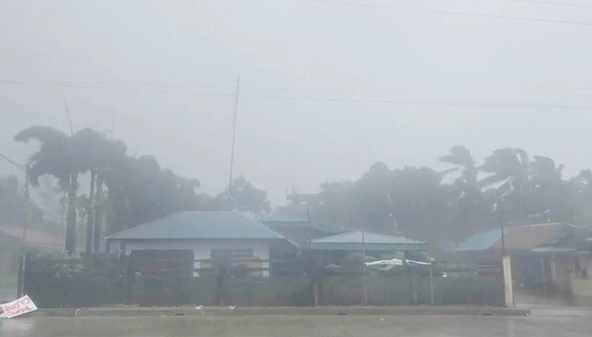 Bão xuất hiện dồn dập trên thế giới- Ảnh 1. Bão xuất hiện dồn dập trên thế giới- Ảnh 1.