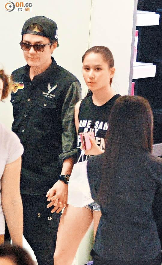 1 Anh Trai Vượt Ngàn Chông Gai thất thế, ngồi lầm lũi bán trái cây lề đường mưu sinh?- Ảnh 2.