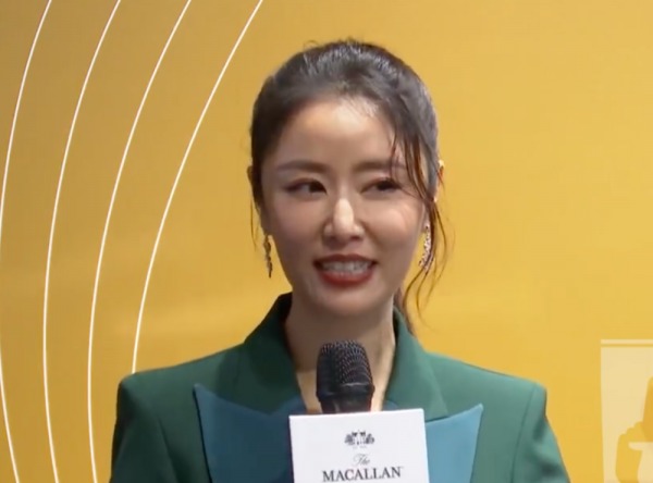 So sánh nhan sắc Lâm Tâm Như ở tuổi 49 mới hiểu thế nào là sự khác biệt của lão hoá nhân tạo và tự nhiên- Ảnh 2. So sánh nhan sắc Lâm Tâm Như ở tuổi 49 mới hiểu thế nào là sự khác biệt của lão hoá nhân tạo và tự nhiên- Ảnh 2.