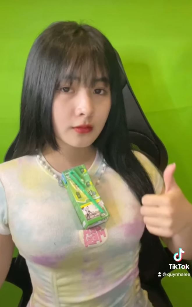 Hot girl ngoại quốc flex vóc dáng với