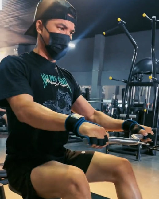 Sơn Tùng - HIEUTHUHAI đọ body gym hừng hực: Biết chọn ai đây?- Ảnh 11. Sơn Tùng - HIEUTHUHAI đọ body gym hừng hực: Biết chọn ai đây?- Ảnh 11.