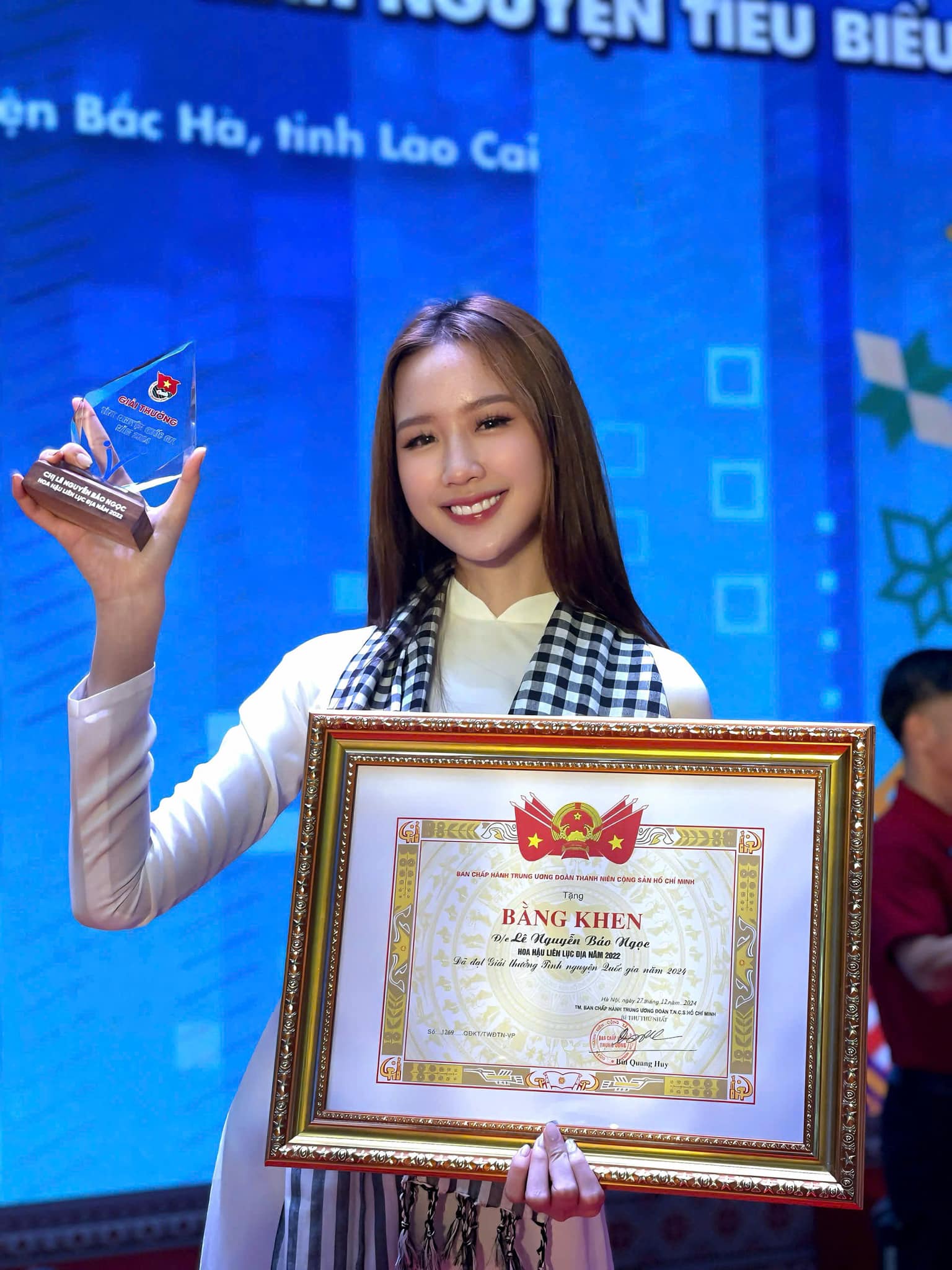 1655464011203686339292631022n-17378929992201153279369-1737896233809-1737896233963960943249-1753416514545-17534165147121424843295-1753420234591-17534202347721348244294 "Con cưng Sen Vàng" sẽ đại diện Việt Nam ở Miss World mà không cần thi thố? 1655464011203686339292631022n 17378929992201153279369 1737896233809 1737896233963960943249 1753416514545 17534165147121424843295 1753420234591 17534202347721348244294