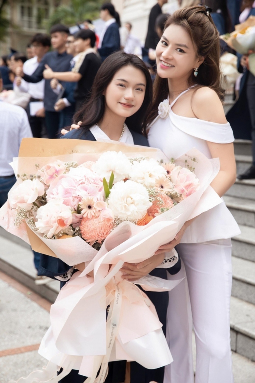 Loạt khoảnh khắc đẹp giữa Vũ Thu Phương và con gái riêng của chồng bất ngờ