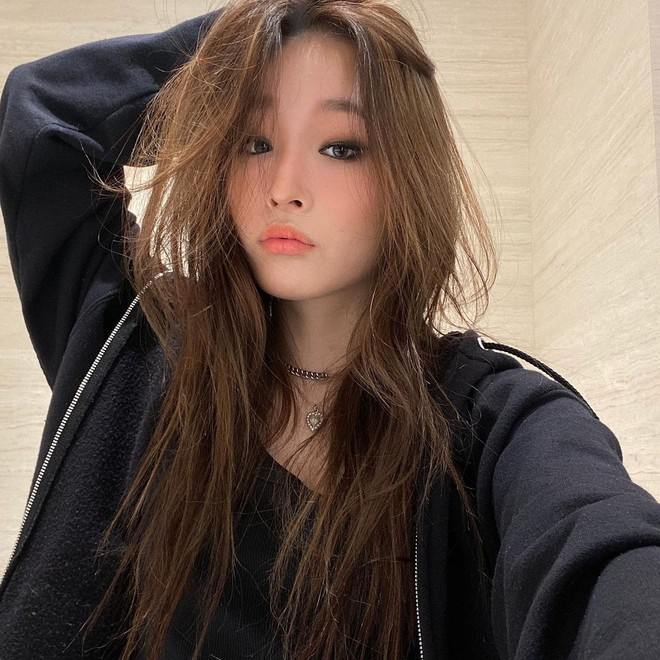 Tân binh hot nhất hiện nay: Cháu gái gia tộc Samsung xinh như người mẫu, từng vướng tin hẹn hò G-Dragon!- Ảnh 4. Tân binh hot nhất hiện nay: Cháu gái gia tộc Samsung xinh như người mẫu, từng vướng tin hẹn hò G-Dragon!- Ảnh 4.