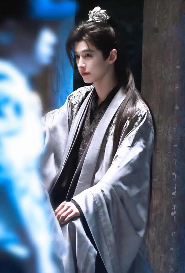 Thái tử đẹp vô địch Trung Quốc hiện tại: Nhan sắc khuynh đảo chúng sinh, cao sang quyền quý từ cốt cách- Ảnh 14.