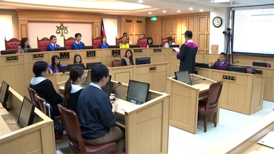 Cụ ông 90 tuổi qua đời, để lại toàn bộ tài sản cho con trai người giúp việc: Con gái Cụ ông 90 tuổi qua đời, để lại toàn bộ tài sản cho con trai người giúp việc: Con gái