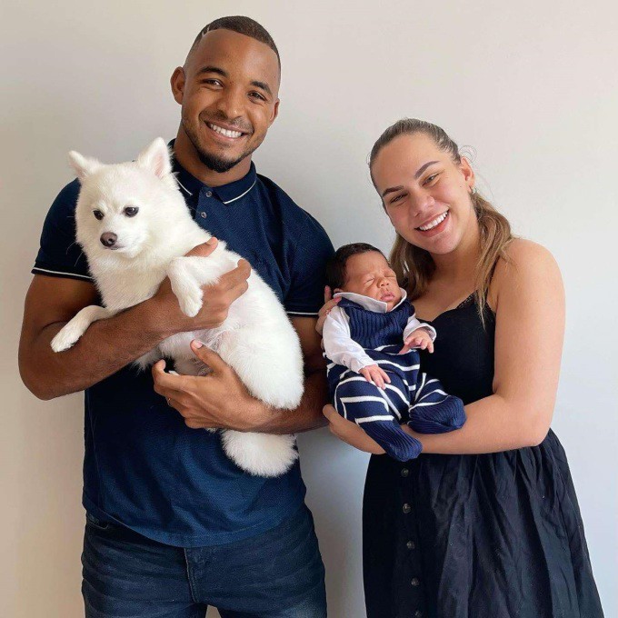 1735691647-045d8948-e1f1-453e-9ab1-3a262b-6332-1986-6787-width680height680 Vợ chồng Nguyễn Xuân Son bên con trai thứ hai, Luccas lúc mới sinh, năm 2023. Ảnh: Marcele Seippel