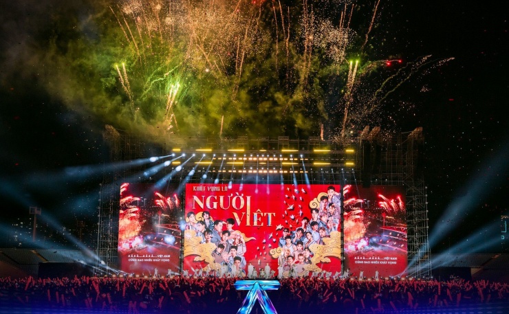 1735744142-958-2212-7-n-457-4127-width1966height1214 Anh trai say hi hút khán giả gen Z, thành công mở 4 đêm diễn ở TPHCM và Hà Nội.