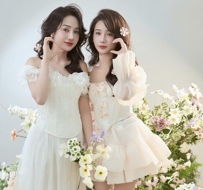 1735798312-6e0db31d-2c52-4f6e-8718-a7db2255c403-1-201-a-2384-7788-width645height605 Cộng đồng mạng ngỡ ngàng trước hình ảnh mẹ con như chị em sinh đôi ở Thanh Hóa - 2