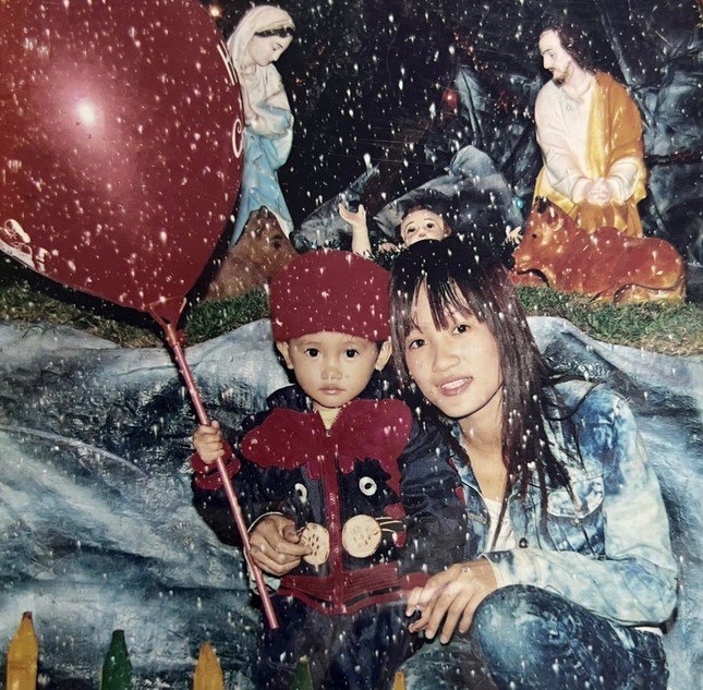 1735798313-2066cc30-7475-4031-b7dc-35ed73feacbb-1-201-a-8394-5549-width645height633 Cộng đồng mạng ngỡ ngàng trước hình ảnh mẹ con như chị em sinh đôi ở Thanh Hóa - 4