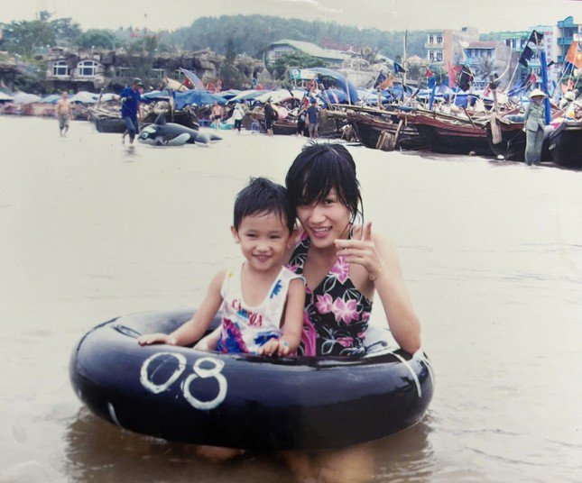 1735798313-480ffac1-4a2c-451f-b384-e5bbf369cbb0-1-201-a-3169-2051-width645height536 Chị Thu và con gái lúc nhỏ.