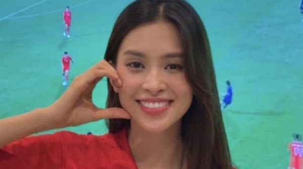 Dàn sao chúc mừng tuyển Việt Nam thắng Thái Lan 1735862157 477 thumbnail width740height495 anh cat 3 2 auto cropjpg