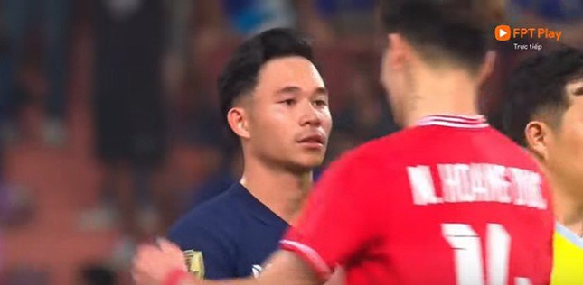 1736126984-supachok-3340-889-width645height316 Không có thái độ thù địch, không có cảm giác hằn học, chỉ là một tinh thần thể thao rất cao thượng. Ảnh: YouTube.