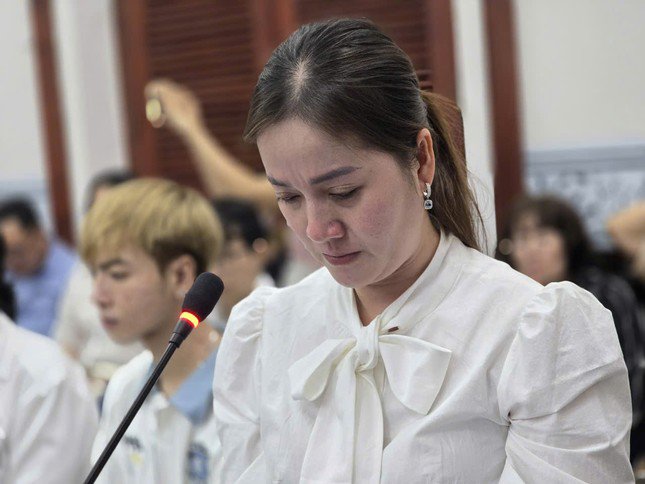 1736243488-z5-53516e4b6d9609b71d6b565d52be8563-6490-3046-width645height484 Bà Võ Thị Hồng Loan tại phiên tòa.