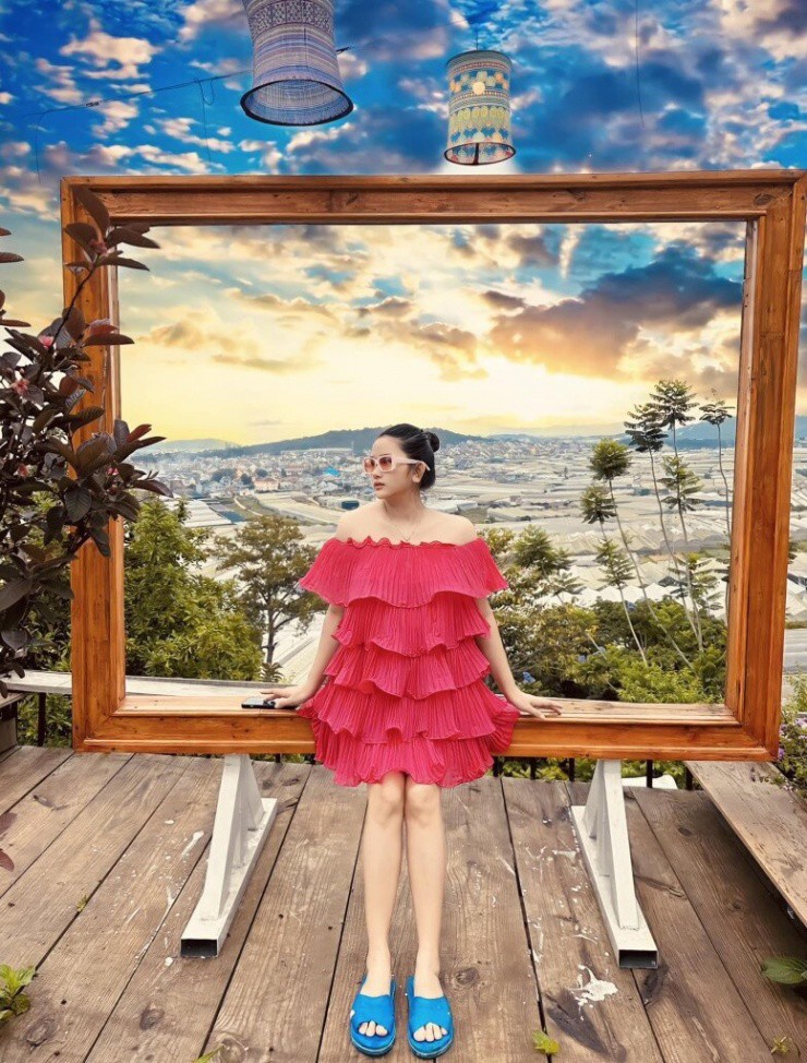 1736299196-nhac-si-giau-nhat-viet-nam-tang-vo-tre-biet-thu-10-ty-co-co-ngoi-1000m2-dep-nhu-mo-o-da-lat-n-6793-347-width780height1023 "Nhạc sĩ giàu nhất Việt Nam" tặng vợ trẻ biệt thự 10 tỷ, có cơ ngơi 1.000m2 đẹp như mơ ở Đà Lạt 1736299196 nhac si giau nhat viet nam tang vo tre biet thu 10 ty co co ngoi 1000m2 dep nhu mo o da lat n 6793 347 width780height1023